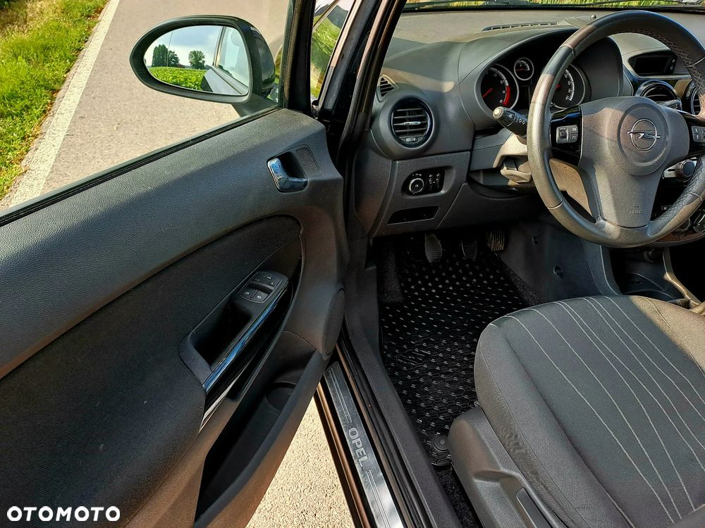 Opel Corsa 1.4 16V Edition 150 - 11