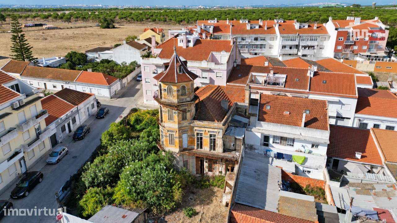 Moradia T2 Centro do Samouco com Quintal - Com Muito Potencial - Grande imagem: 4/34