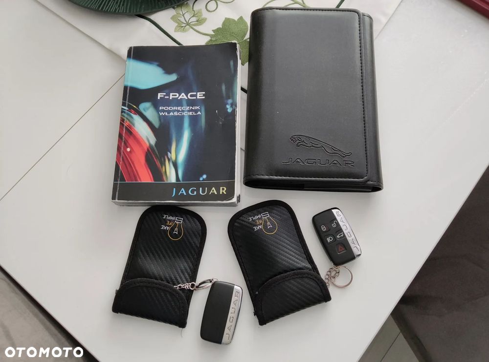 Jaguar F-Pace 2.0 i4P AWD R-Sport - 22