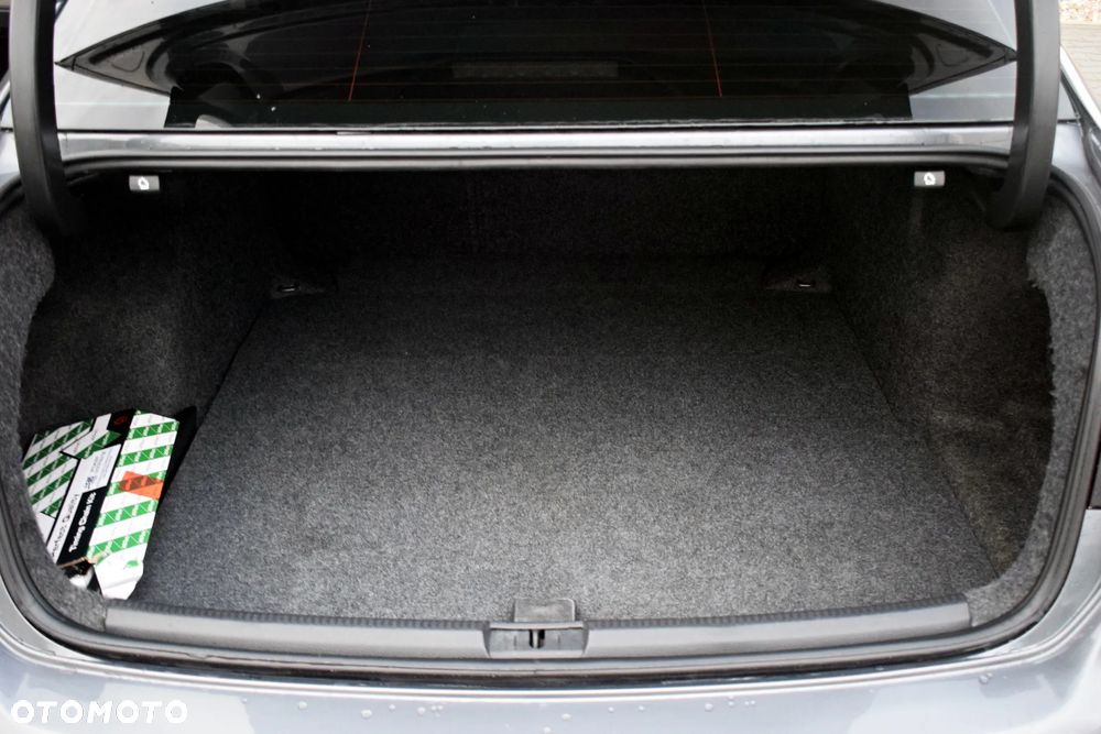 Volkswagen Passat - 29