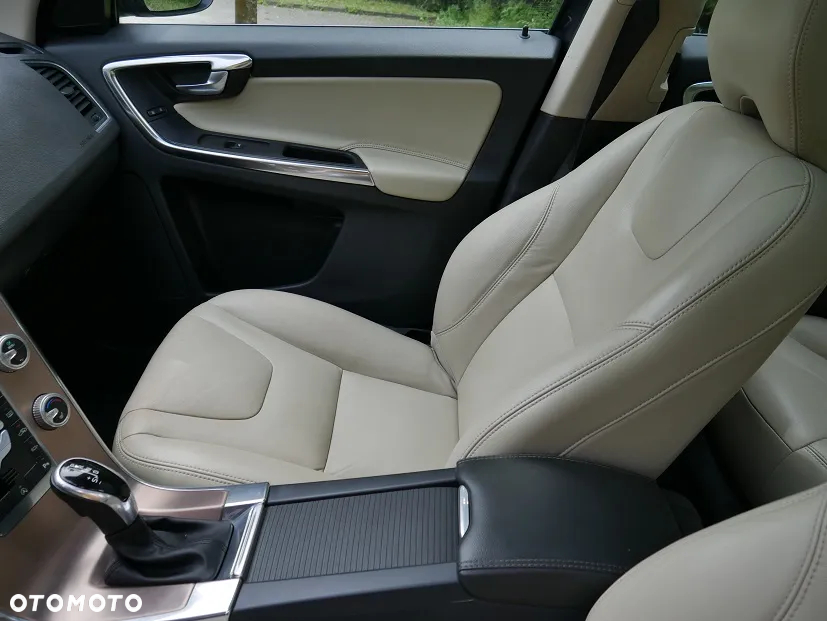 Volvo XC 60 D3 Geartronic Momentum - 30