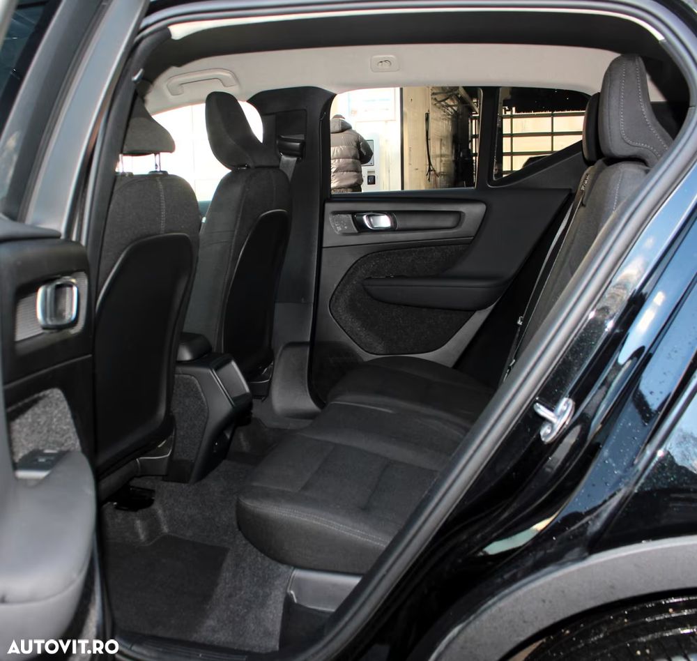 Volvo XC 40 B4 AT8 Mild Hybrid Momentum Pro - 11