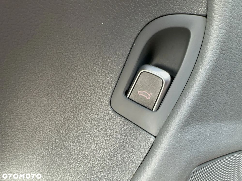 Audi A4 Limousine - 14