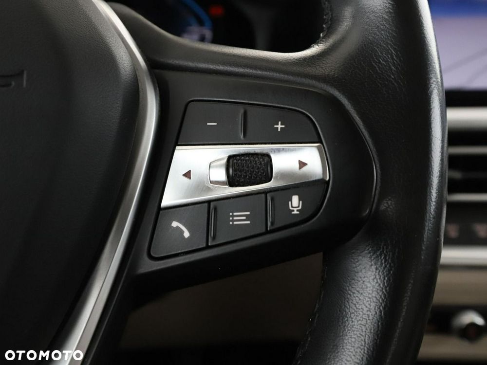 BMW Seria 3 320e PHEV M Sport - 33