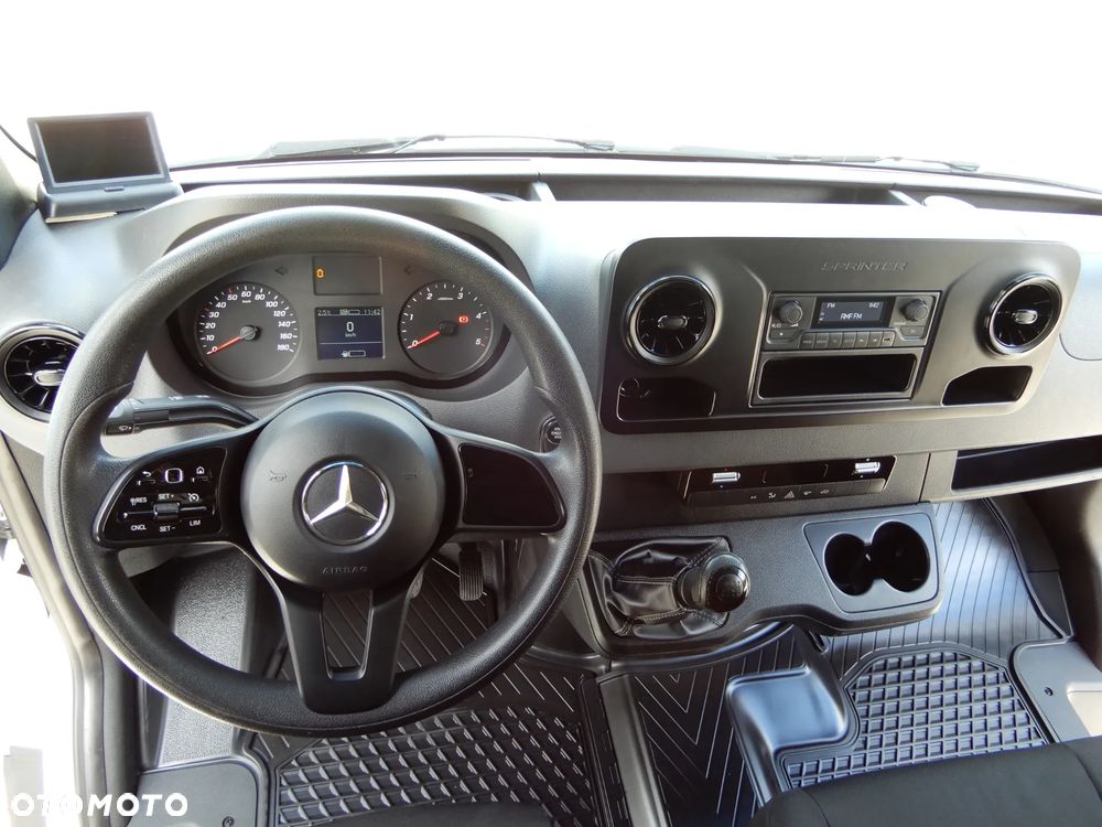 Mercedes-Benz Sprinter 516 CDI 2.2 CDI 163 KM Kontener 4.91 Cm 10 E.Palet Super Lekki ALUVAN DMC 3500 Kg 705 Kg Ładowność Tempomat Asystent Pasa Ruchu Stan Auta Jak Nowy UNIKAT - 38
