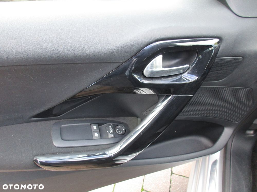 Peugeot 208 PureTech 82 Start & Stop Style - 10