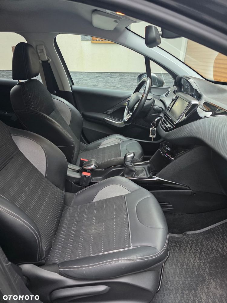 Peugeot 2008 1.2 Pure Tech Allure S&S - 16