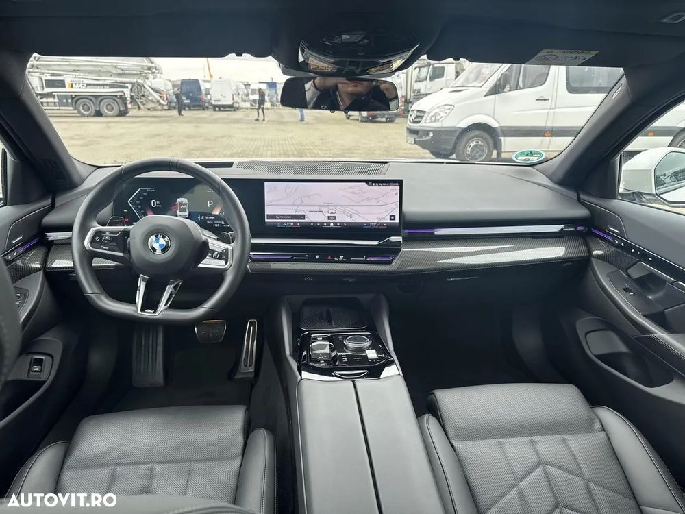 BMW Seria 5 520i AT MHEV - 11