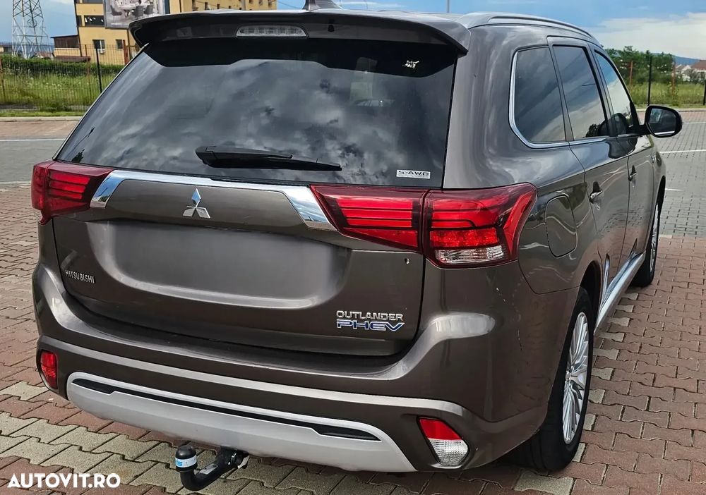 Mitsubishi Outlander - 4