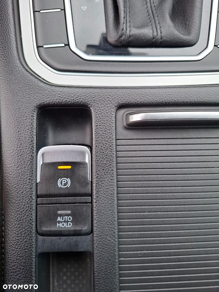 Volkswagen Passat 2.0 TDI SCR DSG Highline - 22