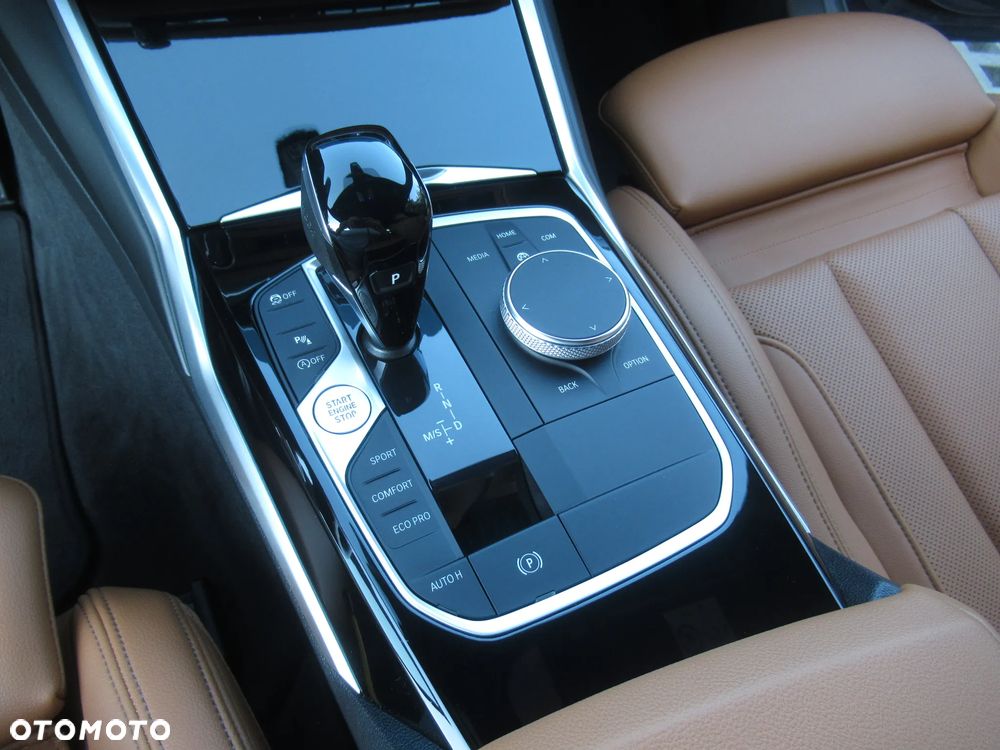 BMW Seria 3 320i xDrive Sport Line - 16