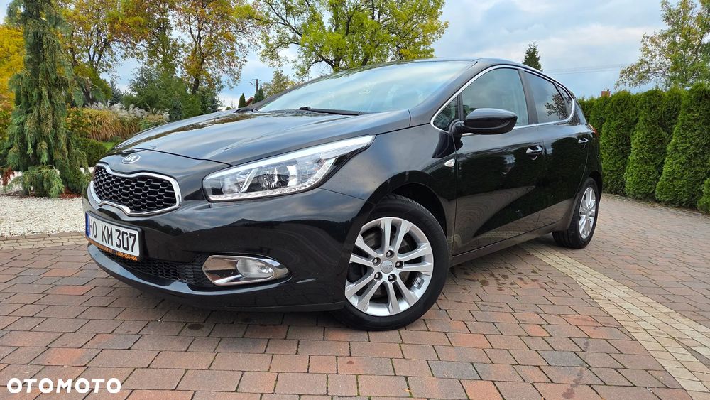 Kia Ceed 1.6 CRDi 128 Dream Team Edition - 13