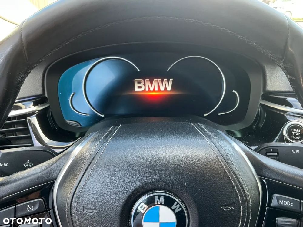 BMW Seria 5 520d Sport Line - 13