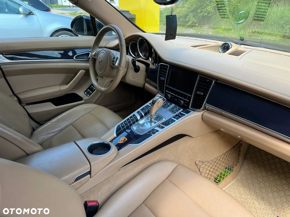 Porsche Panamera 4S - 14