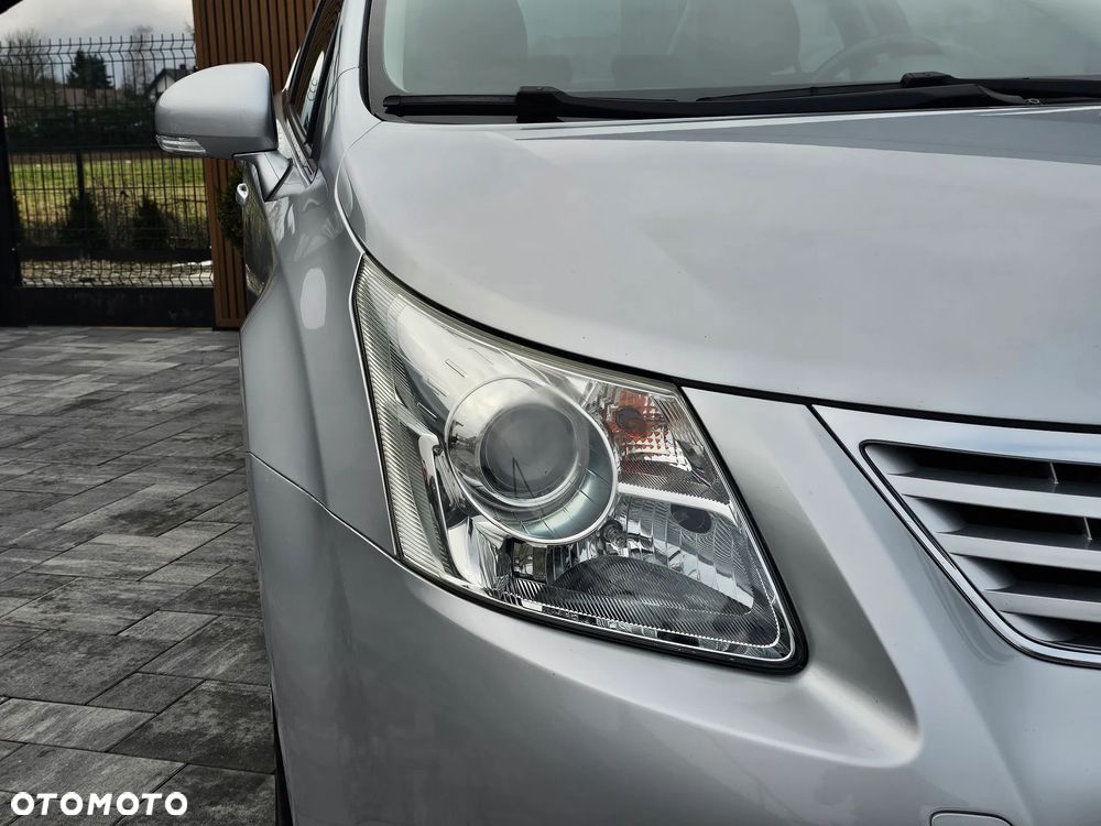 Toyota Avensis 1.8 Comfort - 24