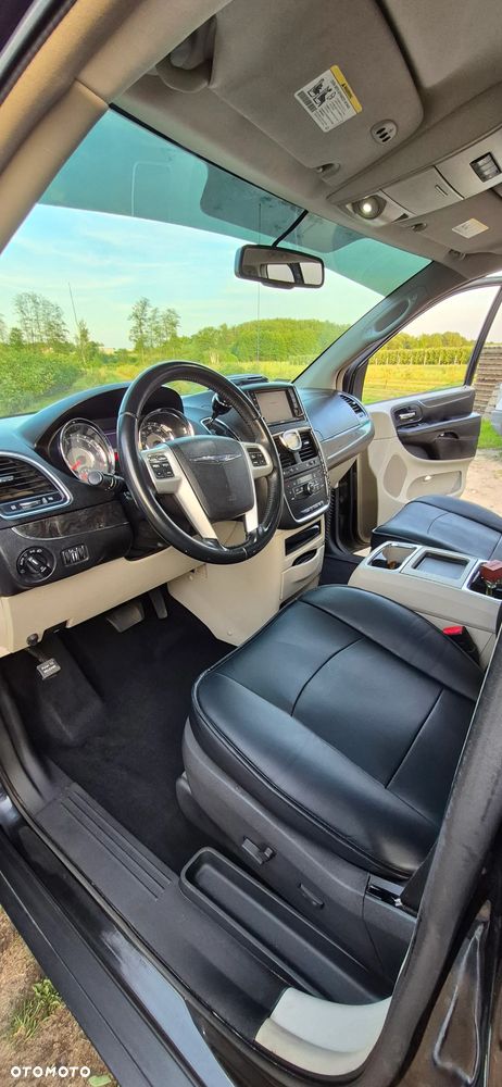 Chrysler Town & Country 3.6 Limited - 14
