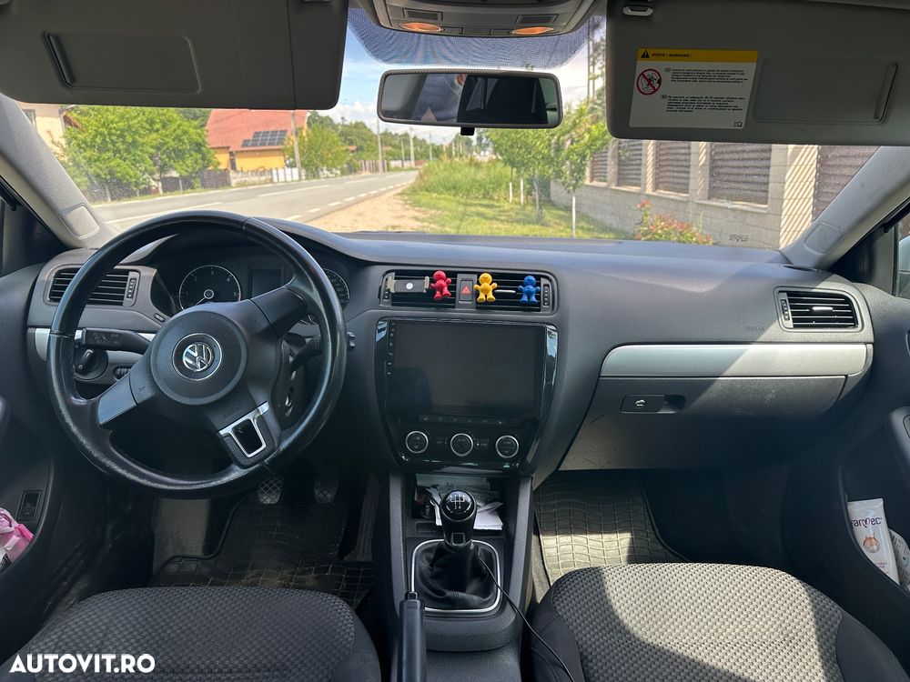 Volkswagen Jetta - 2
