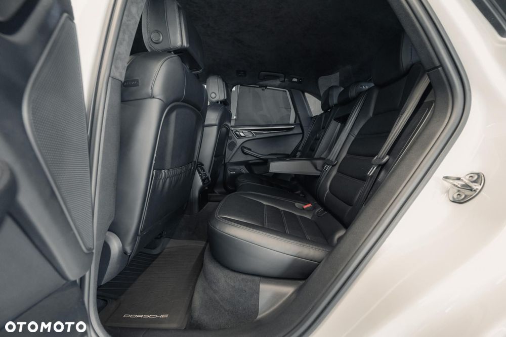 Porsche Macan Turbo - 15