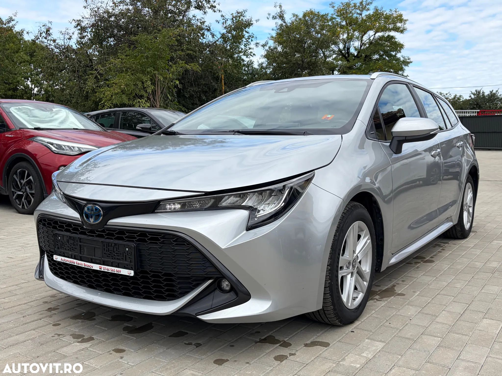 Toyota Corolla 1.8 Hybrid Business Edition - 1
