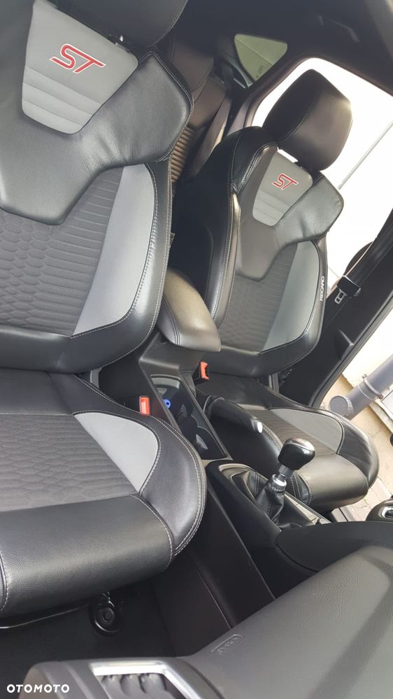 Ford Focus 2.0 EcoBoost ST-2 - 13