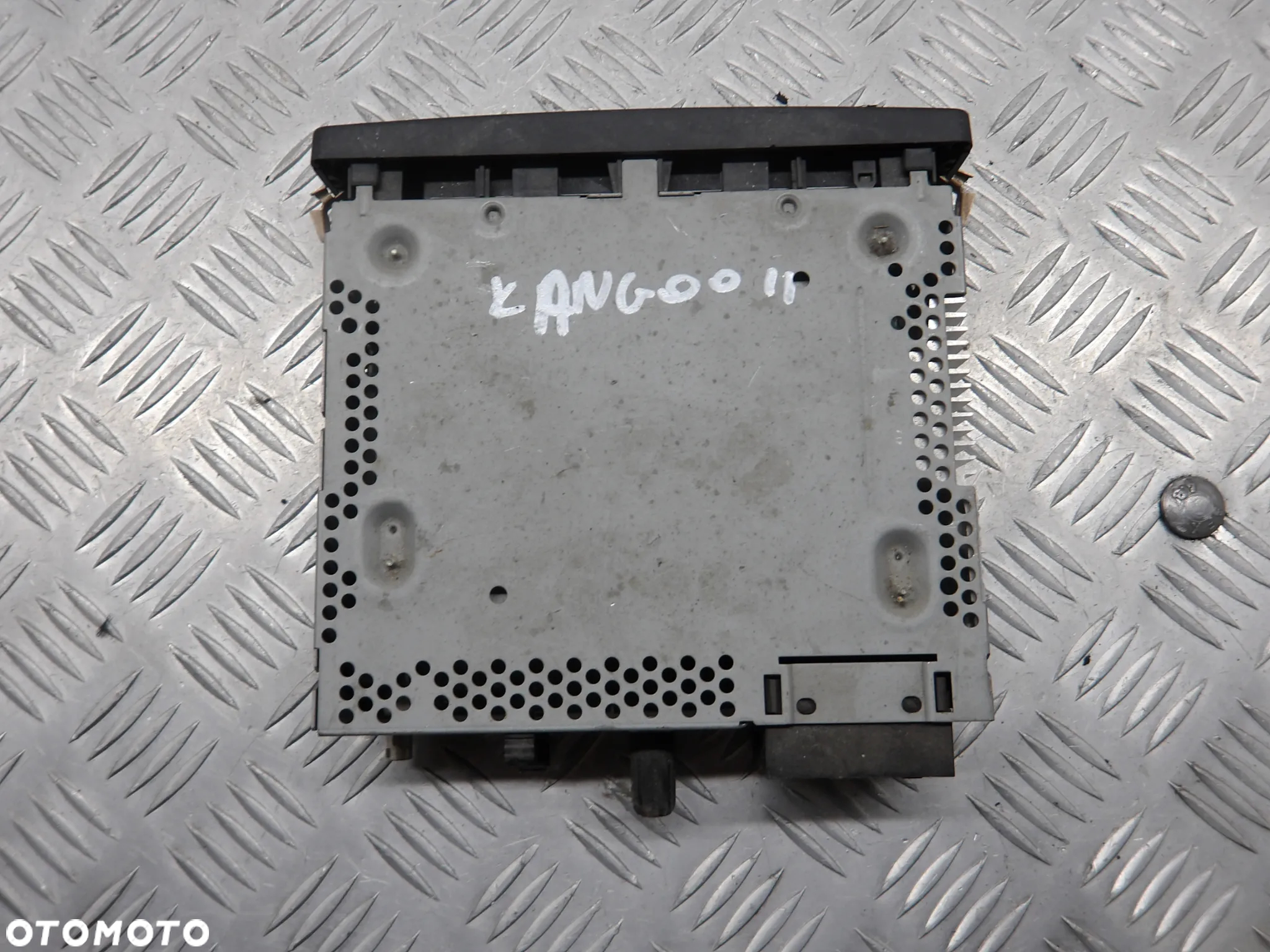 RENAULT KANGOO II 08-12 RADIO 281157520R - 2