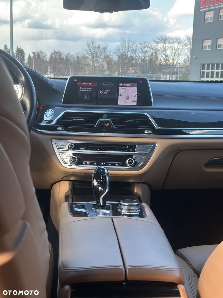 BMW Seria 7 740Li - 15