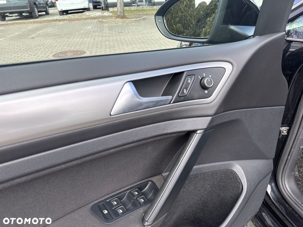 Volkswagen Golf - 20