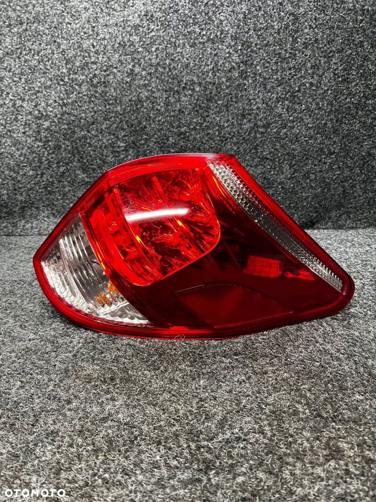 lampa prawy tył tylna toyota rav 4 III - 2