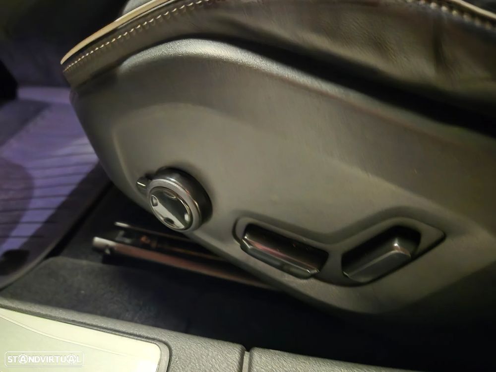 Volvo V60 2.0 D3 R-Design Geartronic - 28