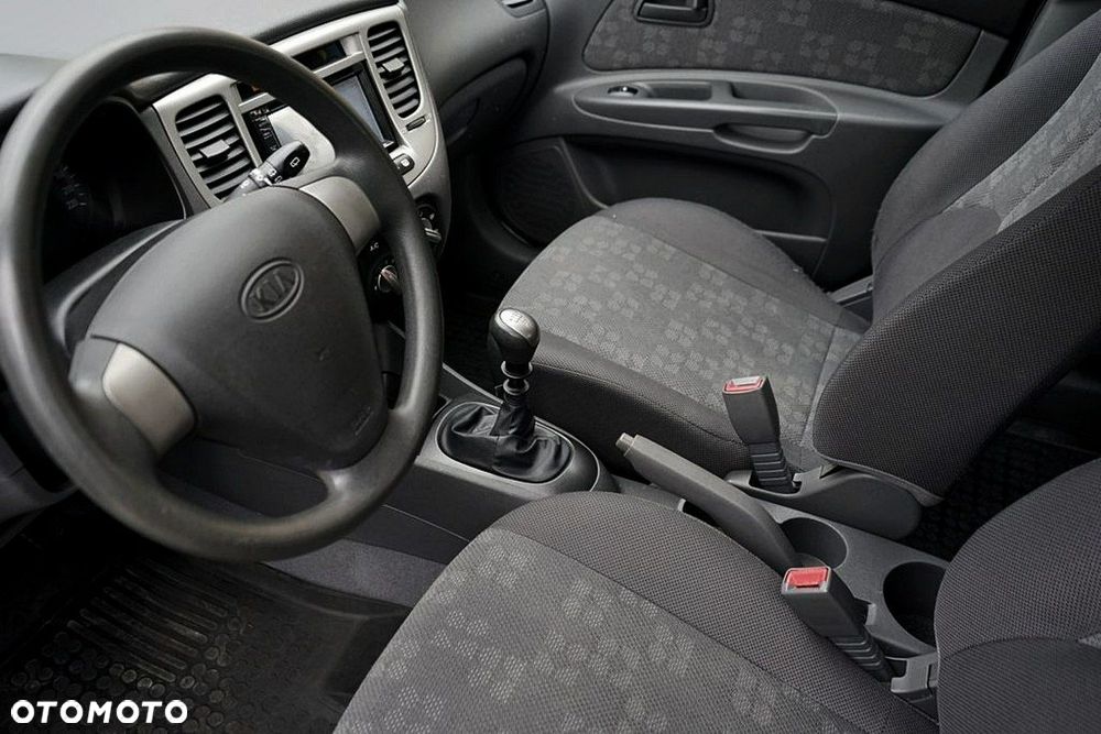 Kia Rio - 15