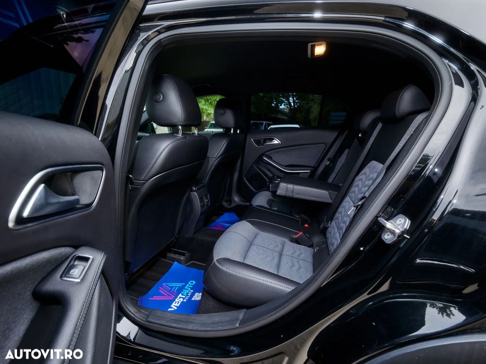 Mercedes-Benz GLA 180 d 7G-DCT Urban - 34