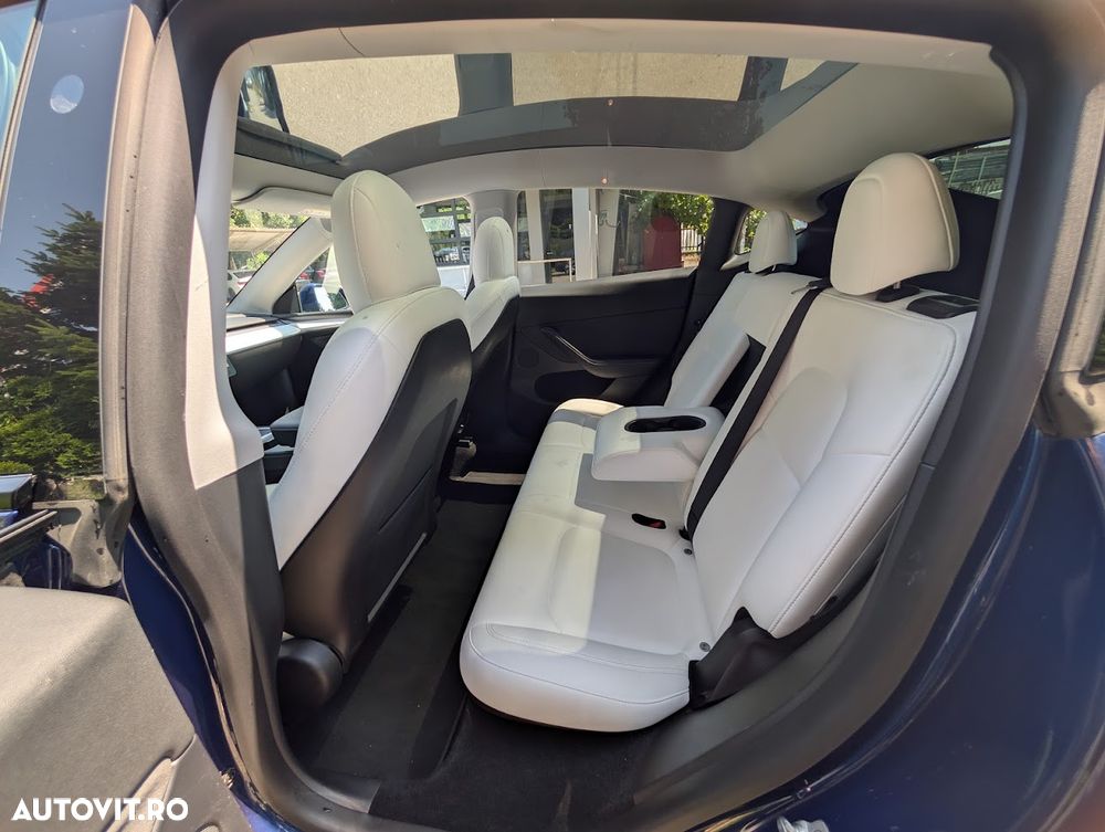 Tesla Model Y - 19