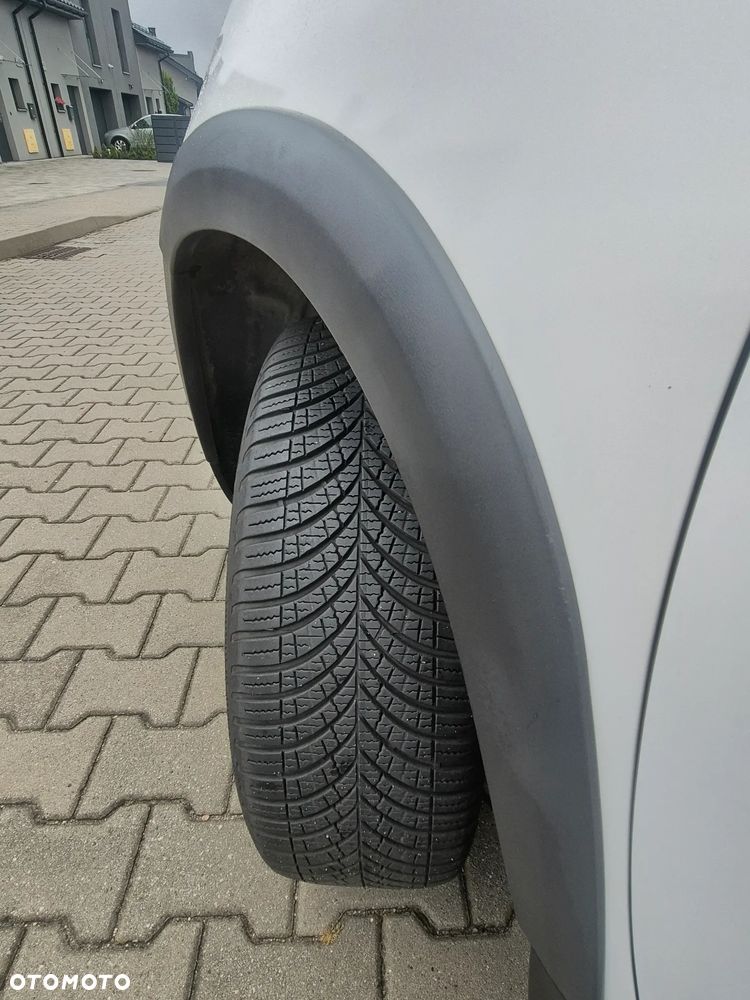Peugeot 2008 1.2 Pure Tech Allure S&S EAT6 - 17