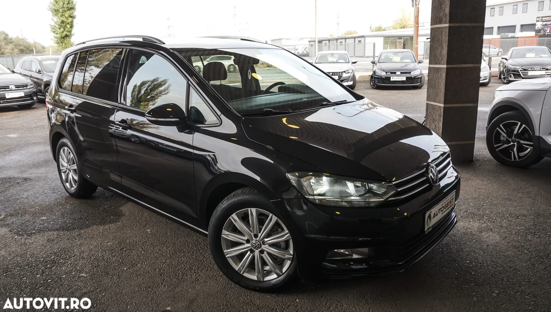 Volkswagen Touran 2.0 TDI DSG Comfortline - 29