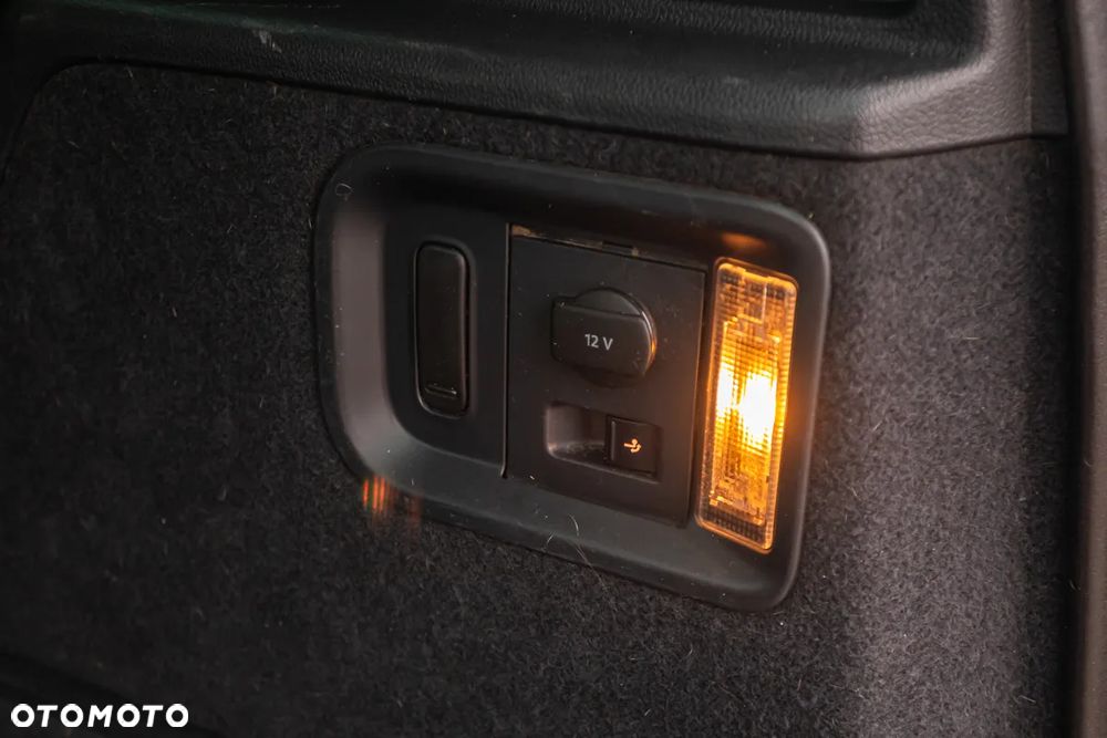 Volkswagen Sharan 2.0 TDI DSG BlueMotion Technology Comfortline - 32