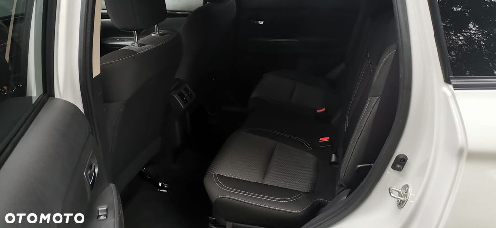 Mitsubishi Outlander - 11
