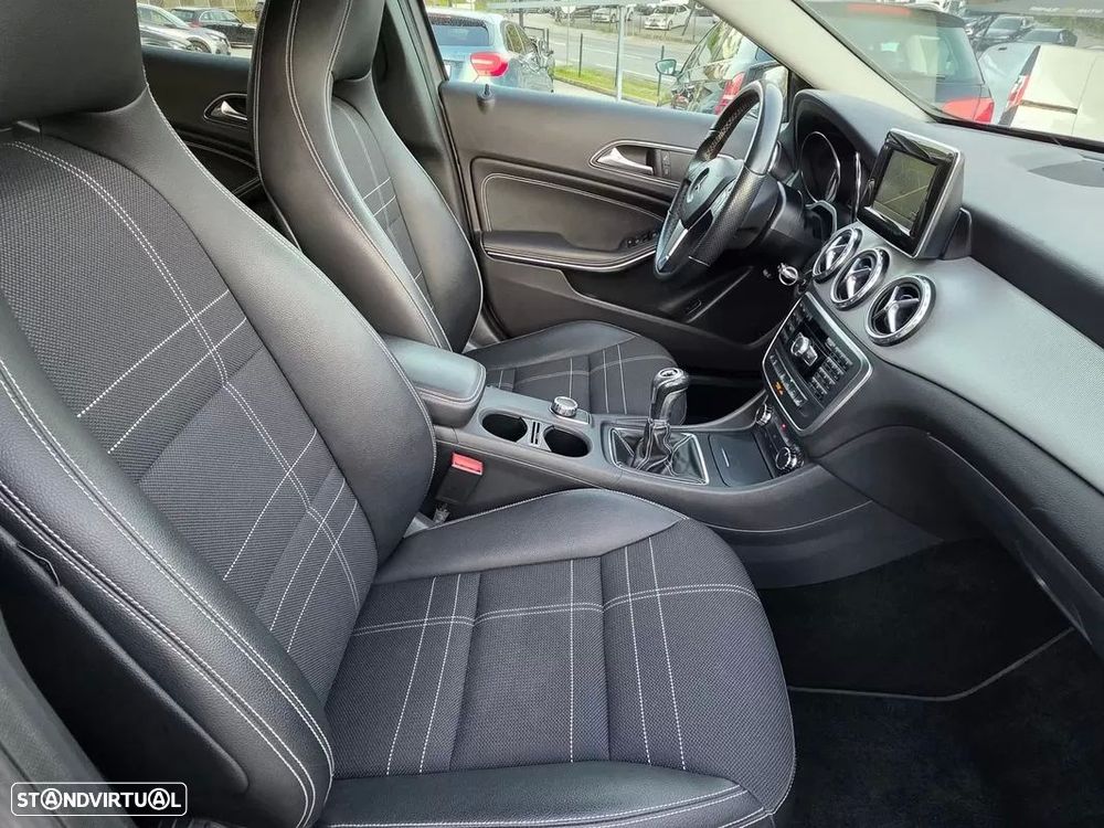 Mercedes-Benz GLA 200 - 21