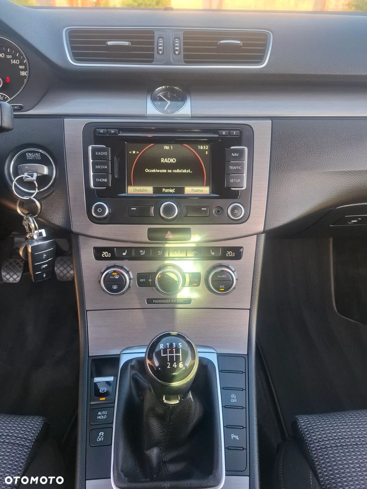 Volkswagen Passat 2.0 TDI BlueMotion Technology Highline - 16