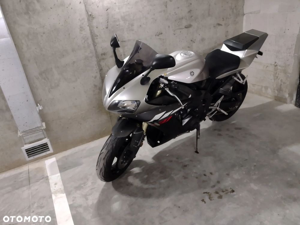 Yamaha R1 - 3
