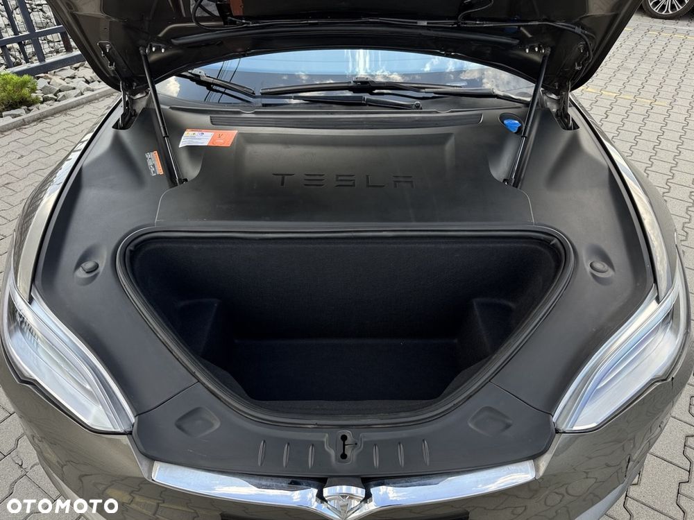 Tesla Model S - 12