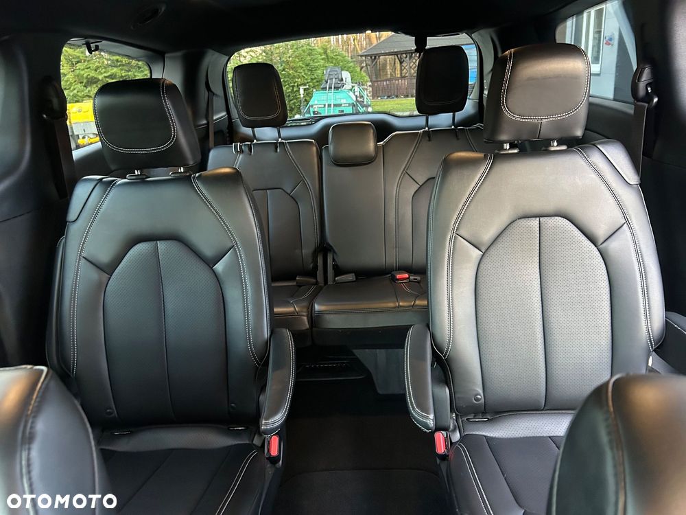 Chrysler Pacifica - 5