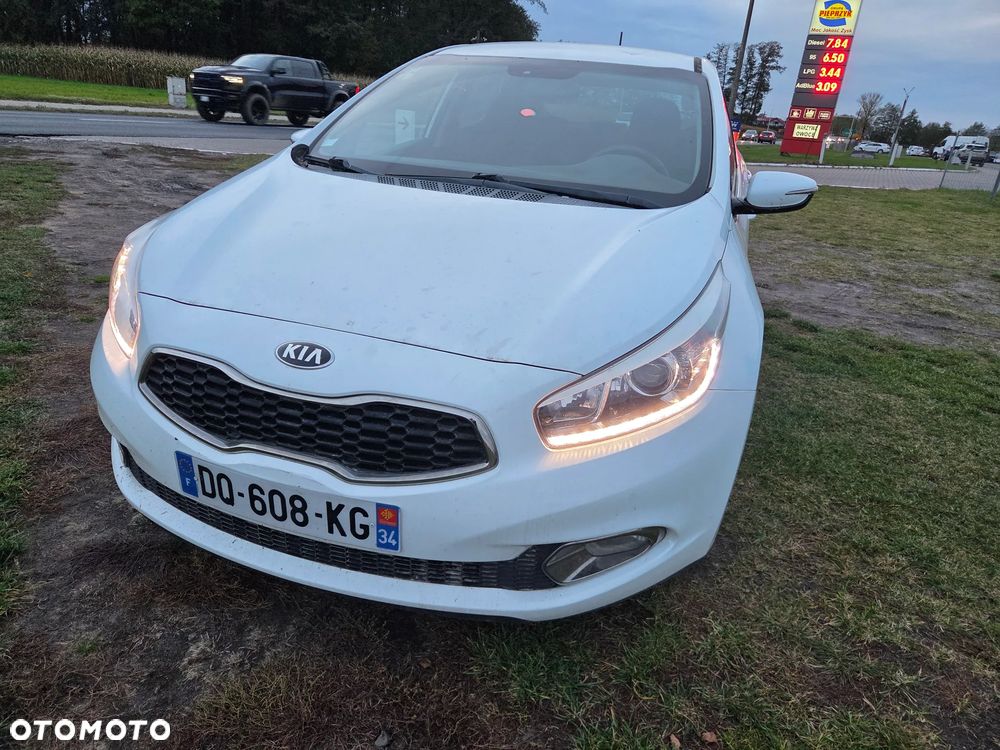 Kia Ceed 1.6 CRDi 128 Dream Team Edition - 3
