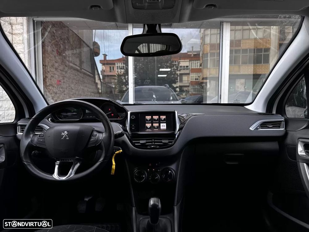 Peugeot 2008 1.2 PureTech Style - 12