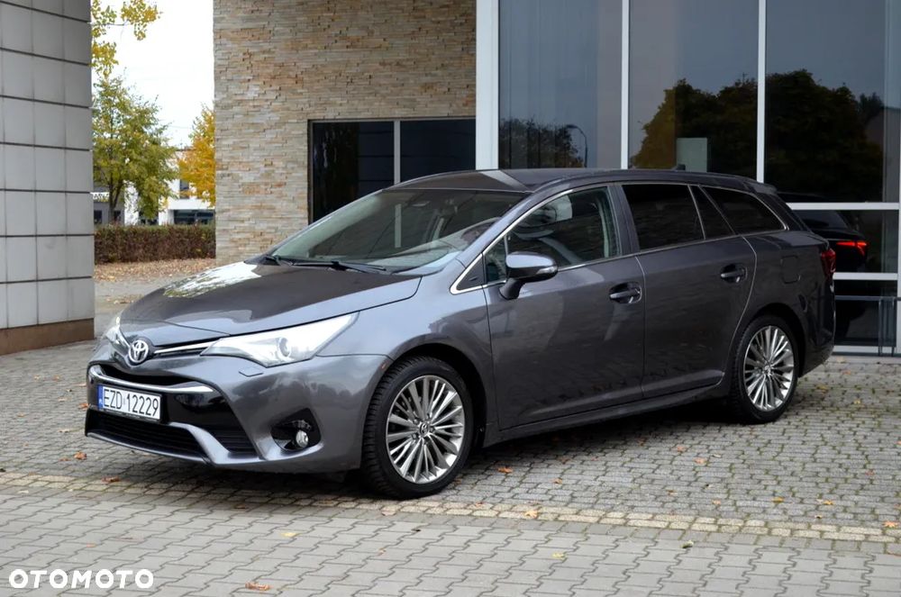Toyota Avensis Combi 1.8 Executive - 14