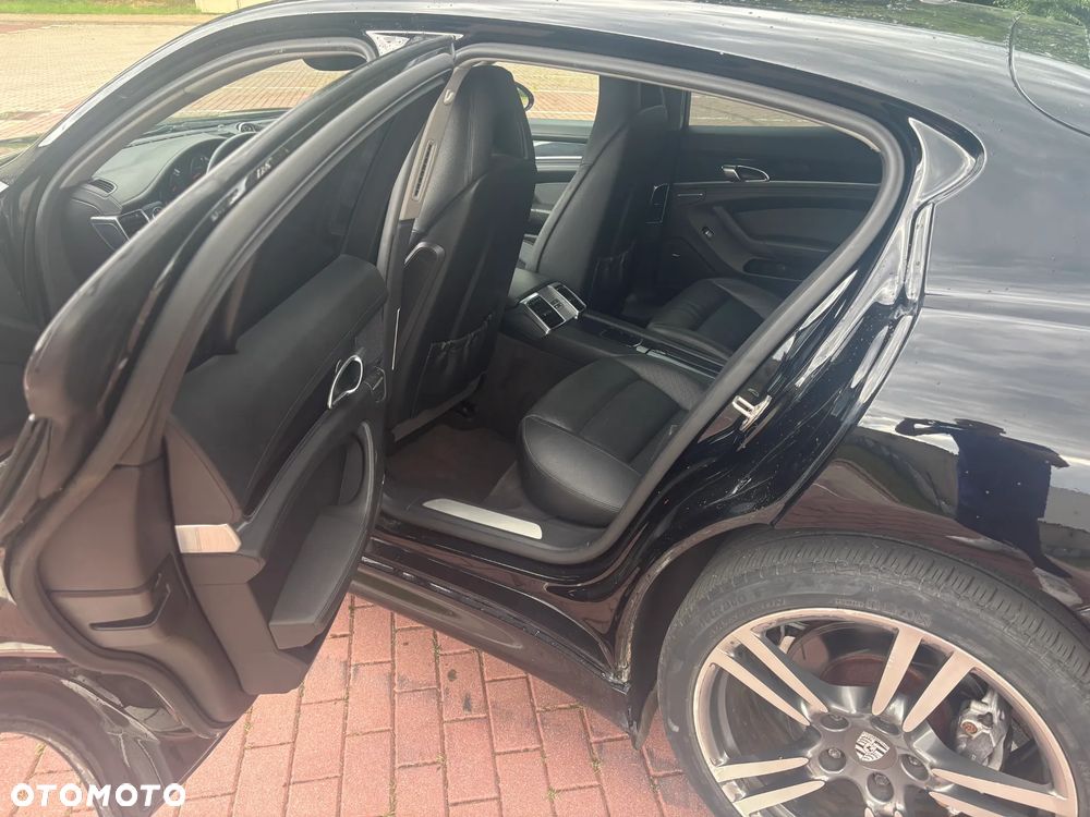Porsche Panamera 4 Platinum Edition - 15