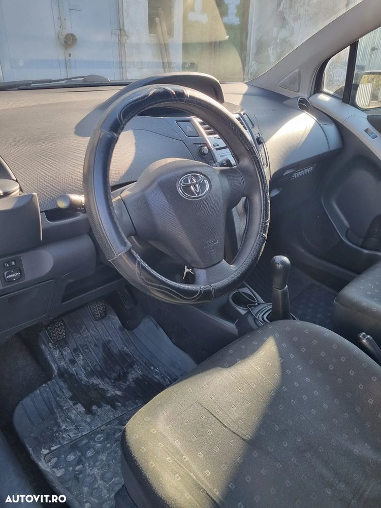 Toyota Yaris - 10