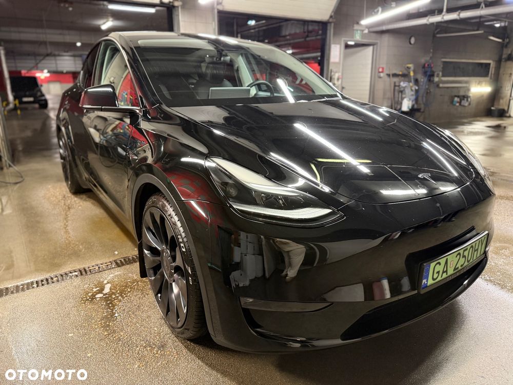 Tesla Y Performance AWD - 6