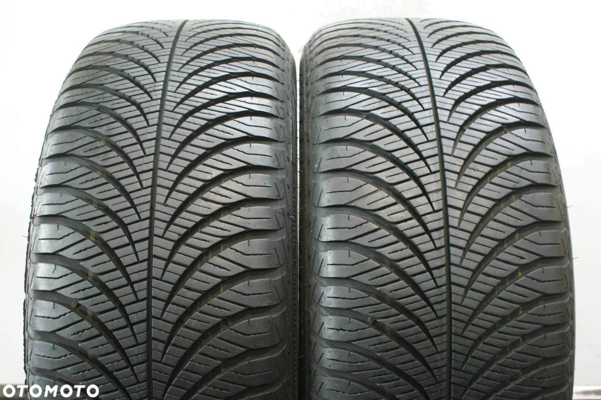całoroczne 215/55R17 GOODYEAR VECTOR 4SEASONS G2 7,9mm 2023r B1959 - 2