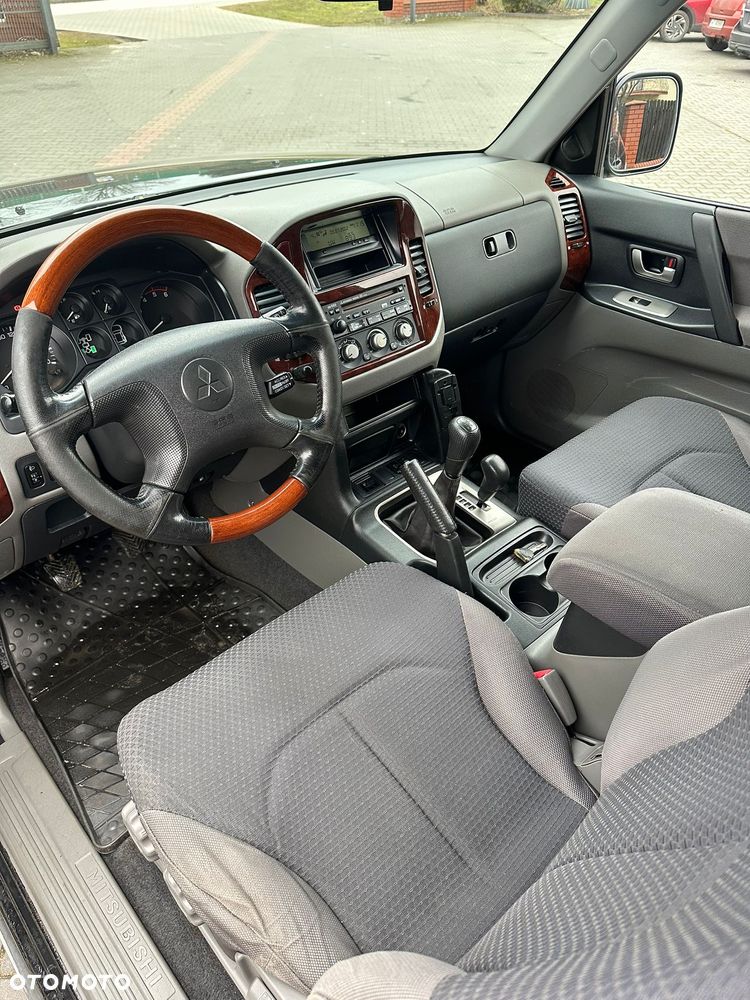 Mitsubishi Pajero - 9
