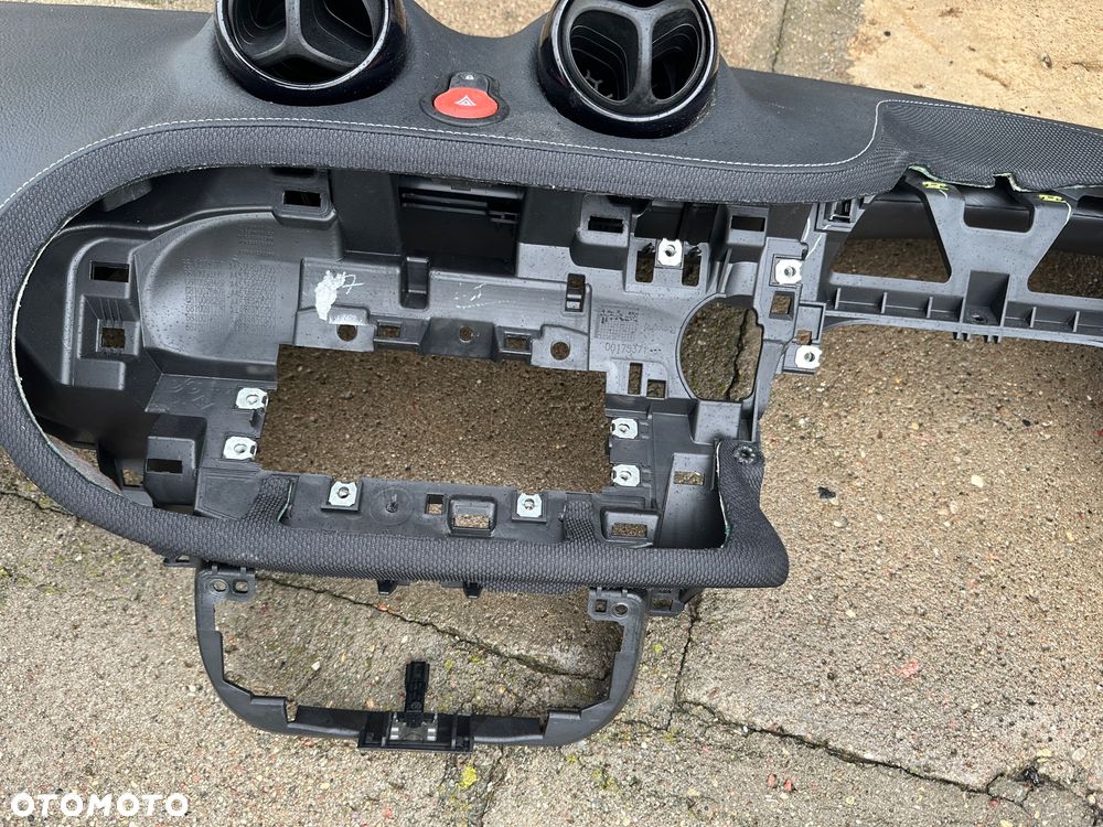 SMART 453  BRABUS skórzana konsola UK air bag poduszki kokpit deska pulpit Anglik nawiew dekor poduszka air bag pasażera - 12